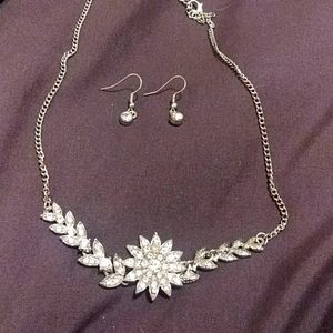 Necklace earrings